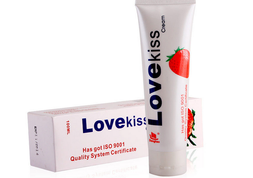 Gel bôi trơn Love Kiss hương dâu 100ml mượt mà tăng khoái cảm
