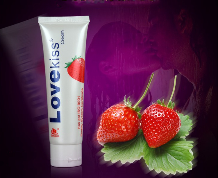 Gel bôi trơn Love Kiss hương dâu 100ml mượt mà tăng khoái cảm