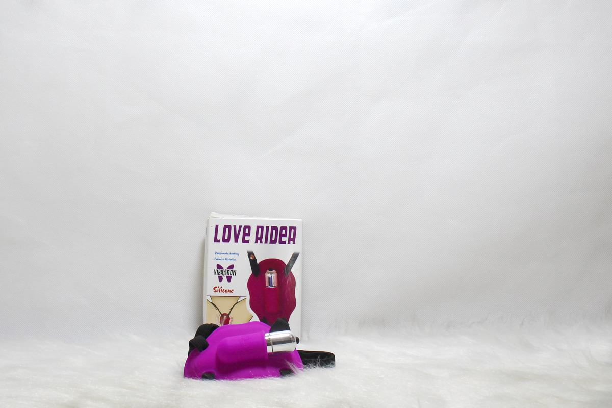 Quần chip rung dây đeo kích thích điểm G Love Rider cho nữ thỏa mãn